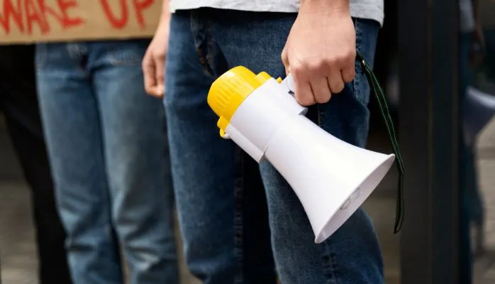 Éducation : les syndicats menacent de faire grève contre le budget