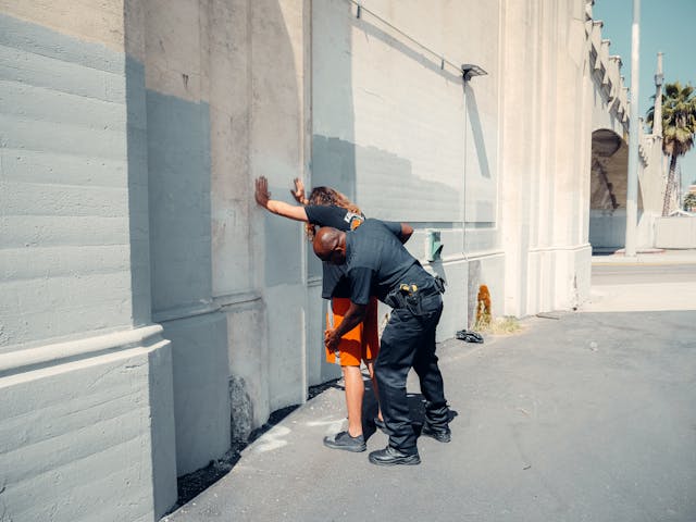 Fouilles intégrales systématiques et interdiction des traitements inhumains et dégradants Fouilles intégrales systématiques et interdiction des traitements inhumains et dégradants